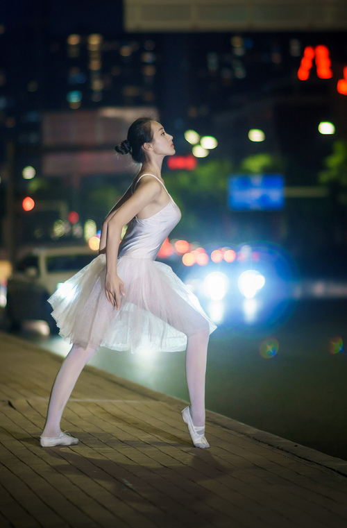 钢铁长城破三晋猛虎!周琦回归定海神针,灰熊鏖战险胜山西