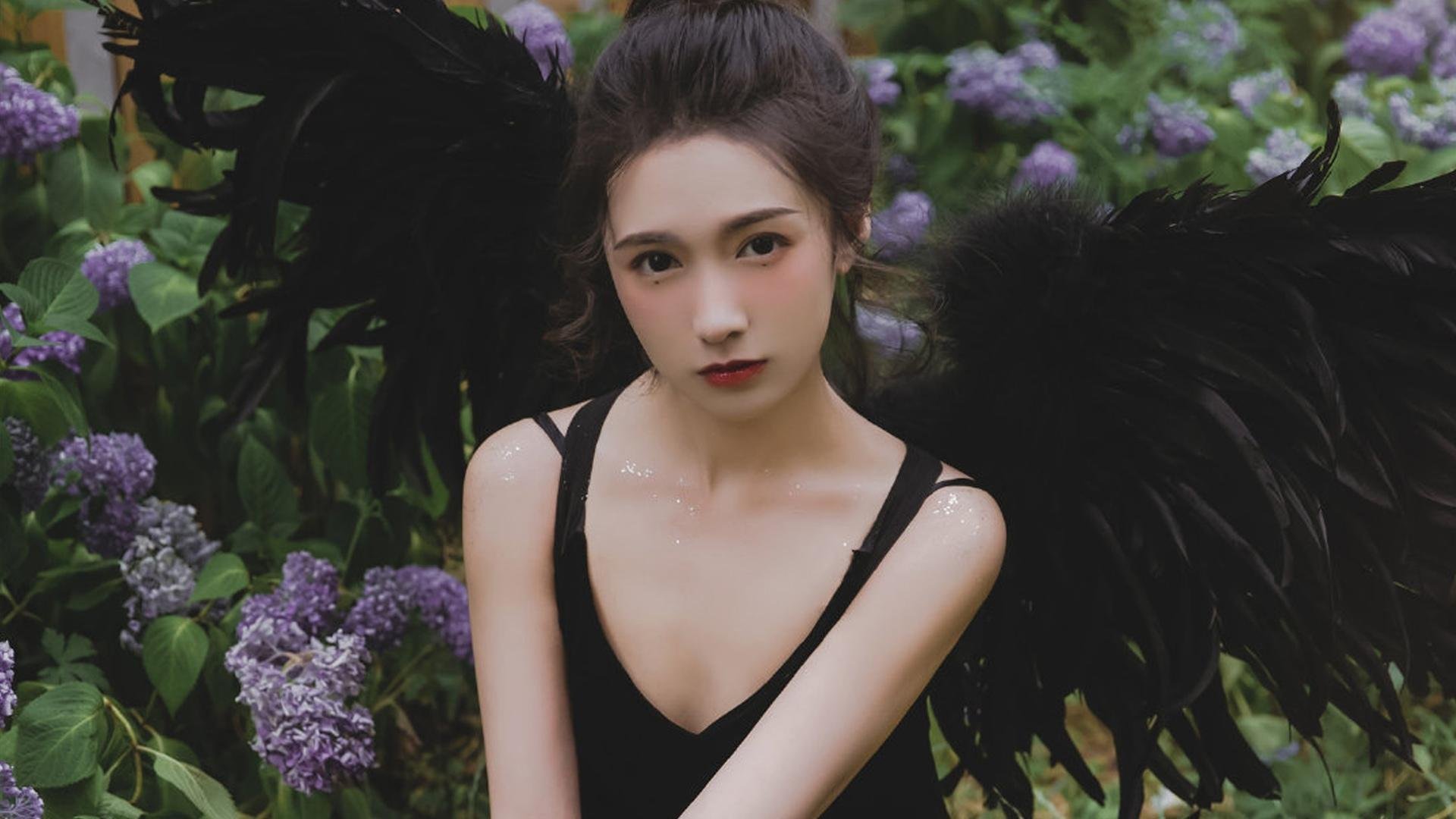 极速与绿茵的共振，当F1轮胎与足球梦想交汇于同一天空